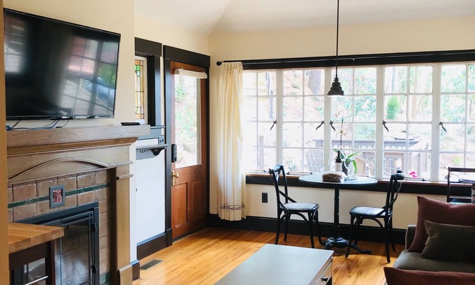 Grove Park- Sunset Cottage | Historic Cottage - Near Grove Park Inn - Private Garden and Covered Swing