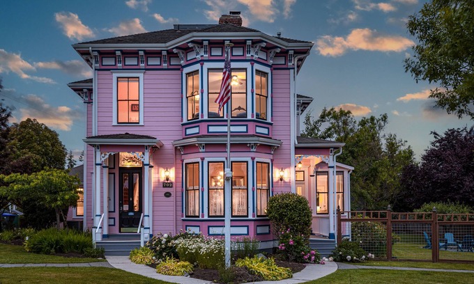 Coupeville House | Historic Coupeville 6BR/5BA near Waterfront/Wharf