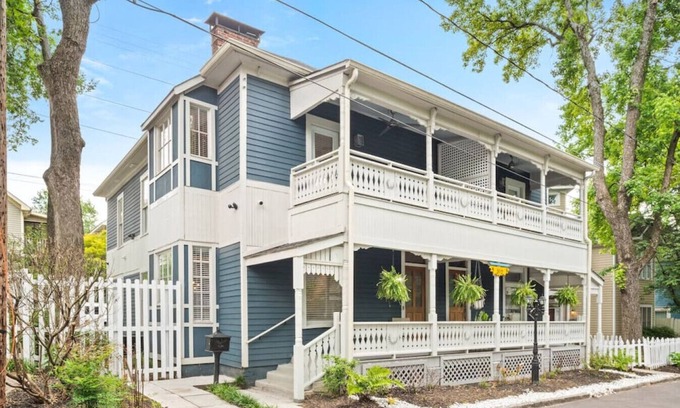 Oakland House | Historic Craftsman Walking Distance Best of ATL