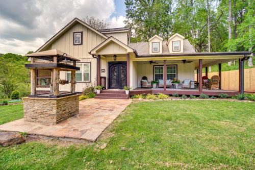 Dahlonega House | Historic Dahlonega Home with Hot Tub and Porch!