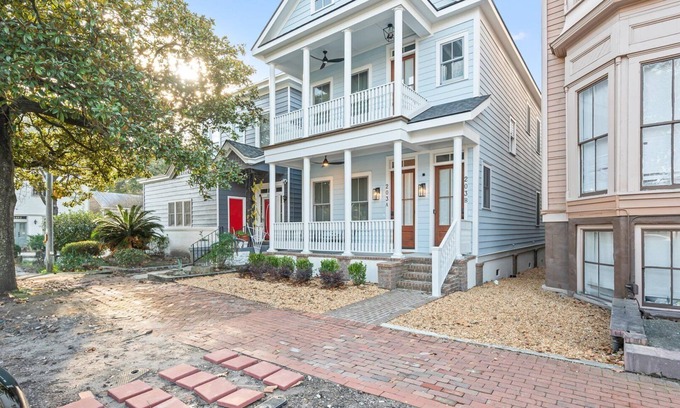 Savannah Victorian District Apartment | Historic District Gem - 2BR/2BA, Walk to Forsyth Park - Upper Level