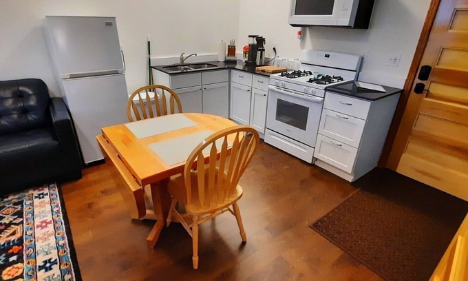 Elkader Bed & Breakfast | Historic District Suites