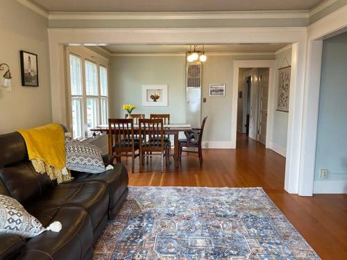 Astoria Apartment | Historic Downtown Flat, # 4