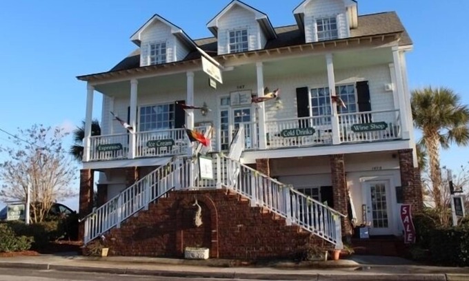 Swansboro Apartment | Historic Downtown Swansboro. Walk To Shops, Restaurants, Water Activities