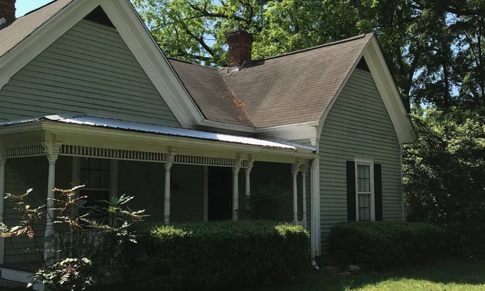 Watkinsville House | Historic downtown Watkinsville cottage