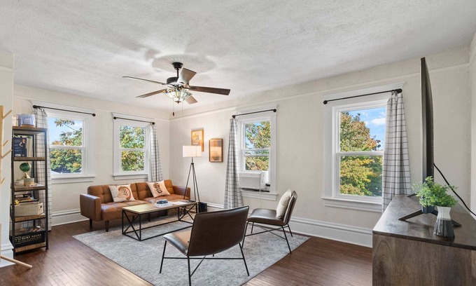 Cliff - Cannon Apartment | Historic Dwntwn Building / Close To DT / Pets OK
