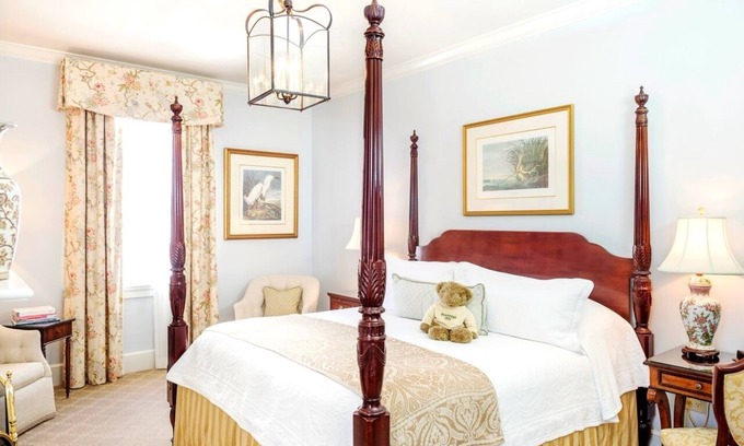 Charleston Historic District Hotel | Historic Elegance: Grand King, Planter Inn, Walk to Charleston’s Jewels