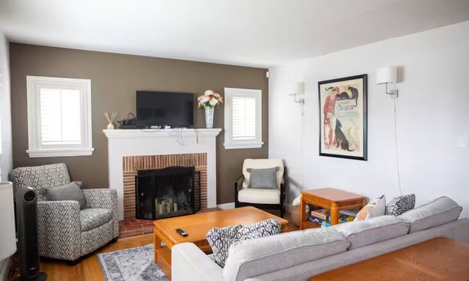 Riviera - Westchester House | Historic, Family-Friendly Home in Downtown