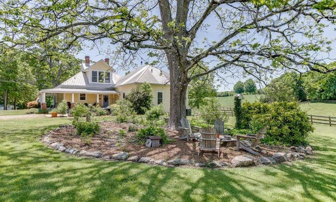 Cleveland House | Historic Farmhouse on 20 Acres Near Helen