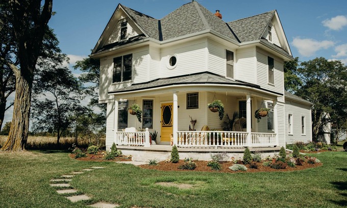 Wellington Other | Historic farmhouse w/ midcentury mod vibes on 100 acres - 5 mins from Wellington