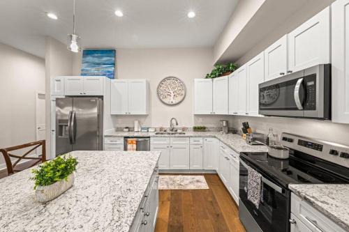 Loudon Apartment | Historic Freshly Renovated 8-Bedroom Townhomes - Downtown Loudon