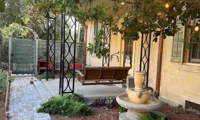 Laurel Cottage | Historic Guesthouse in Downtown Laurel