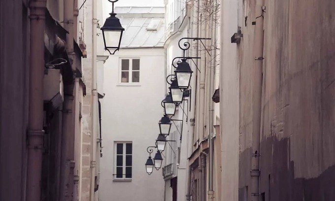 Saint-Victor Apartment | Historic Heart !Notre Dame Hideaway: Grand 175m² Townhouse with Patio
