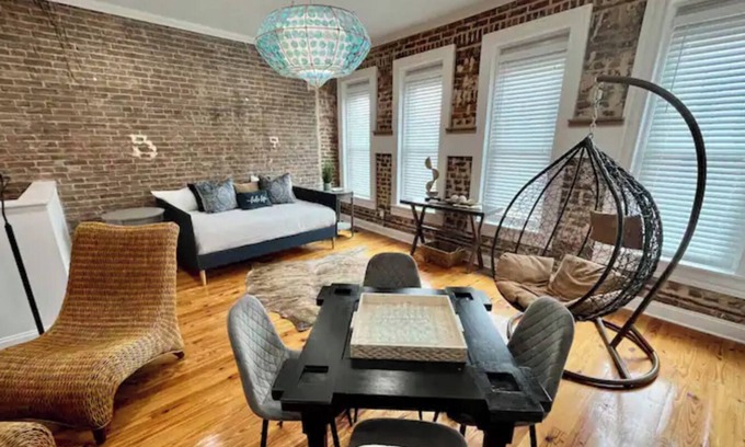 Winchester Apartment | Historic Hideaway On the Square #9.
