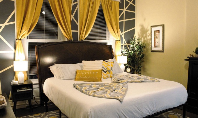 Louisville Apartment | Historic Highlands Retreat! Spacious Rustic Apt in the Heart of it all!