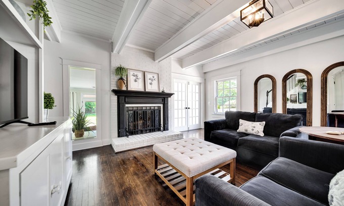 Franklin House | Historic Holloway Haven in DT Franklin w/fire-pit