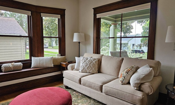 De Pere House | Historic home in downtown De Pere, sleeps 10