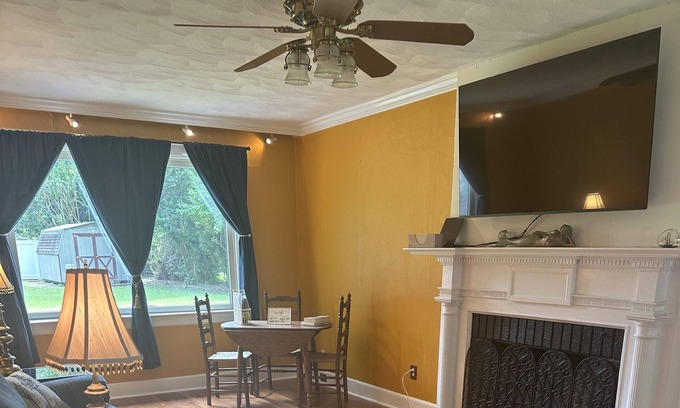 Newport News House | Historic home, once a prohibition speakeasy, near Newport News shipyard