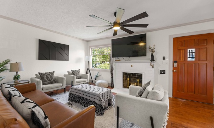 Vancouver House | Historic Home W/RV Hookups DT Location