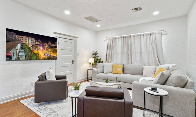 Iron Horse House | Historic Home- Walk to 4th Ave & U of A!