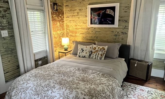 Athens House | Historic In-town Athens Cottage! Walkable to Downtown, UGA and Normaltown!