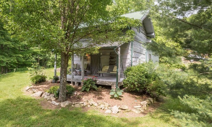 Maggie Valley Cabin | Historic Log Cabin, Yard, Firepit, Fireplace, WIFI , Private