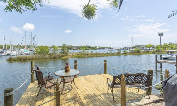 Warrington House | Historic Mahogany Mill Kiln Town Home with Boat Slip - Bayou Chico