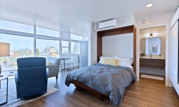 Cliff - Cannon Apartment | Historic Modern Apartment Park Free w DT Views