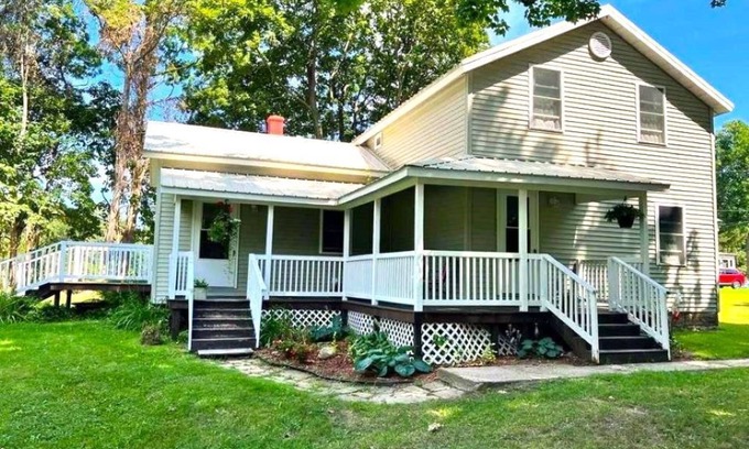 Town of Chesterfield House | Historic Moore Manor