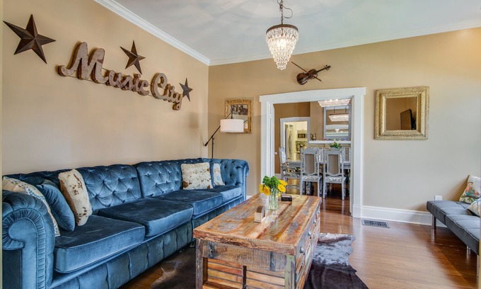 Nashville House | Historic Nashville White House,Close To Downtown&Greenway,Sleeps 12,Fenced Yard!