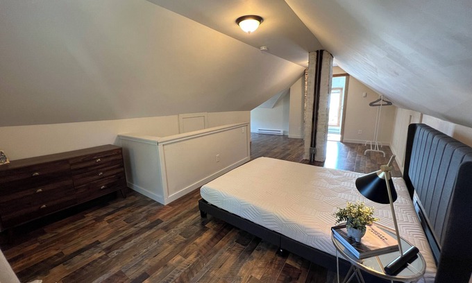 South Berwick House | Historic Newly Renovated 3-bedroom Townhome with WiFi, AC Downtown South Berwick