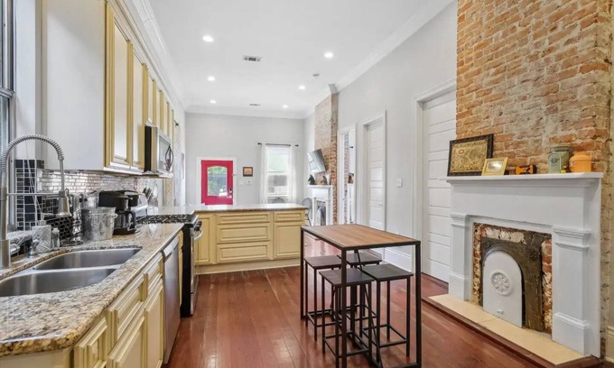French Quarter House | Historic NOLA Home between Magazine and Tchoupitoulas Pet Friendly