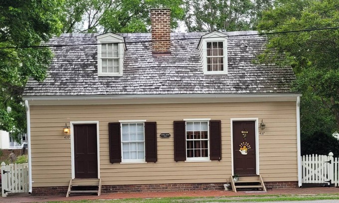 Petersburg House | Historic "Old Towne" Petersburg