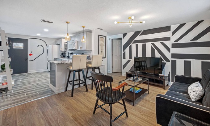 Palmetto Villa | Historic Palmetto Monochrome retreat