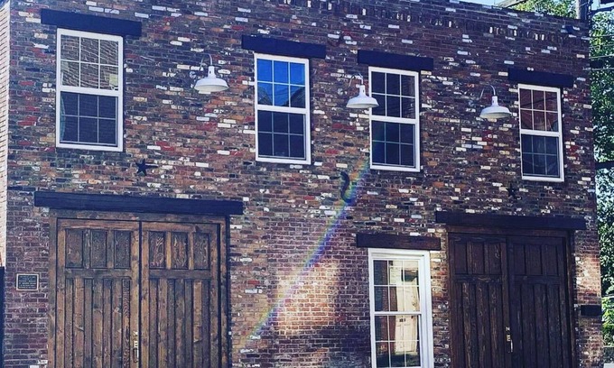 Paris House | Historic Paris Livery Home of Kentucky's Covered Bridge Tour