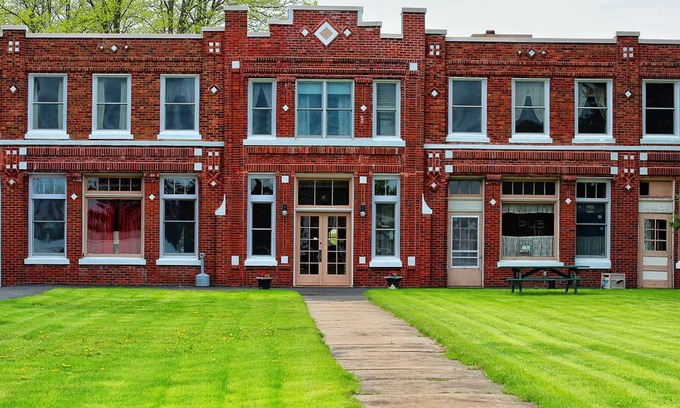 Pelican Lake Resort | Historic Pelican Lakeside Resort for family reunions and group vacations.