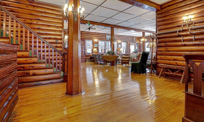 Winter Cabin | Historic prohibition Lodge next to golf course with private beach