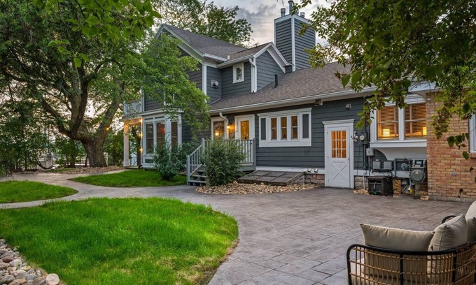 Sturgeon Bay Apartment | Historic, Renovated Coach House in the Heart of Sturgeon Bay