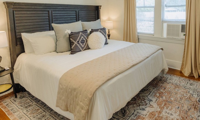 Midtown House | Historic Revival King Bed Midtown Memphis 70
