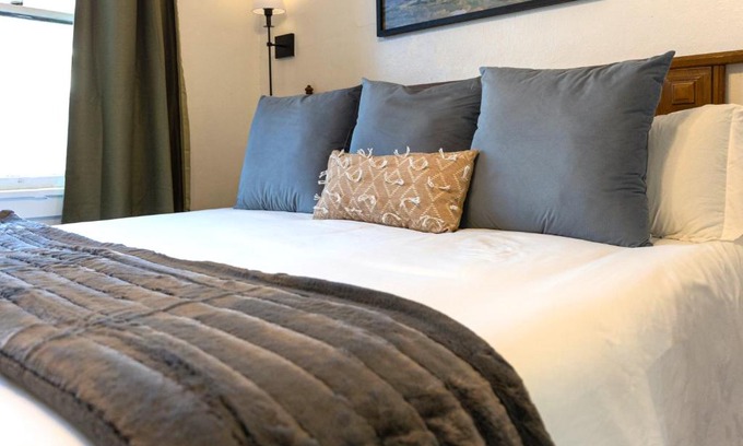 Midtown House | Historic Revival King Bed Midtown Memphis 68 Yes Pets Fast Wifi Free Parking