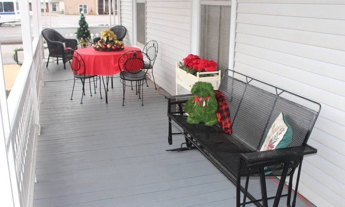 Piedmont House | Historic Roberts Home "Night in the Museum" Hotel