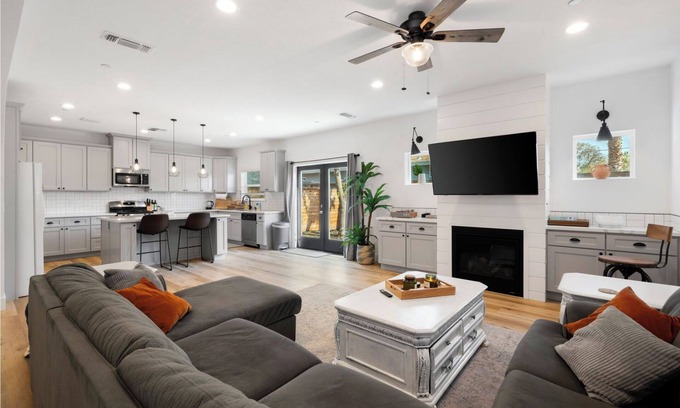 Roseville House | Historic Roseville Luxury 3:3 Long Stay