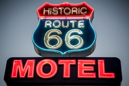 Seligman Hotel | Historic Route 66 Motel