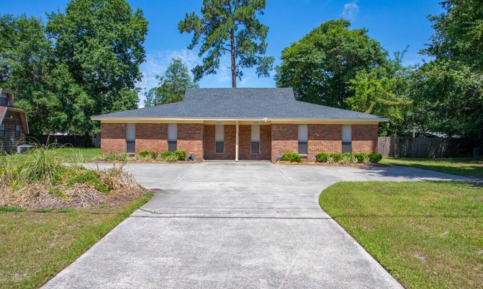 Savannah Condo | Historic Savannah, Pool, Free Tybee Parking!