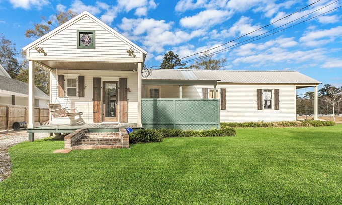 Abita Springs House | Historic Shotgun House/Walk To Town/Biking