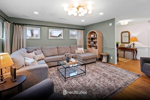 Williamstown House | Historic Simmons Estate by Ark Sleeps 12