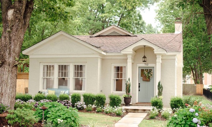 Conway House | Historic Southern Cottage close to Downtown Conway