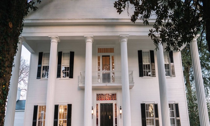 Trenton House | Historic Southern Manor | Masters Rental