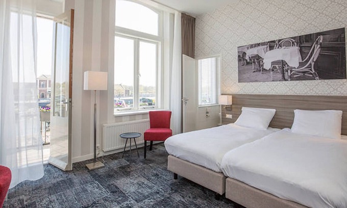 Edelstenenbuurt Hotel | Historic Surroundings with Modern Style and Comfort! Free Breakfast!