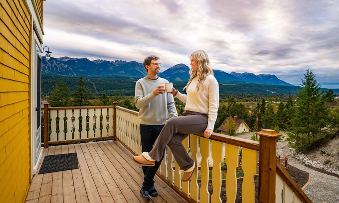 Golden Ski Chalet | Historic Swiss-Style Chalet | Prime Location